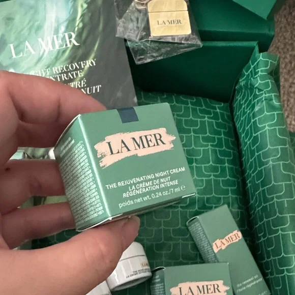 La Mer Skincare holiday gift Collection - Picture 9 of 15